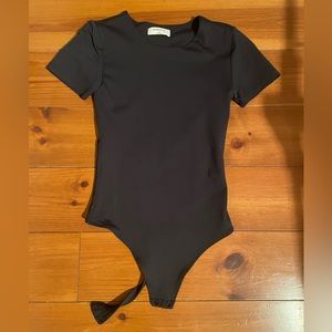 Aritzia contour bodysuit (t-shirt)